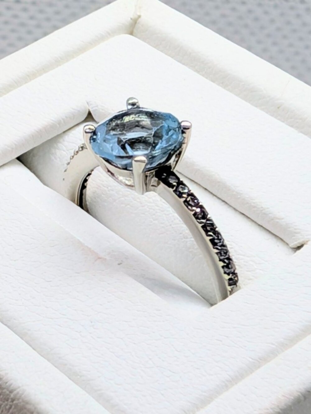 NEW Genuine Diamond and Blue Topaz Ring - Picture 5 of 12